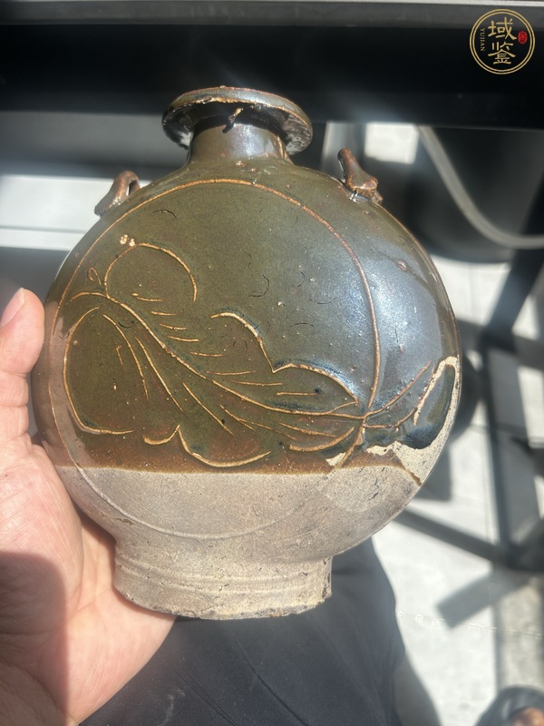 古玩陶瓷耀州窯紫金釉樹(shù)葉紋穿帶扁壺真品鑒賞圖