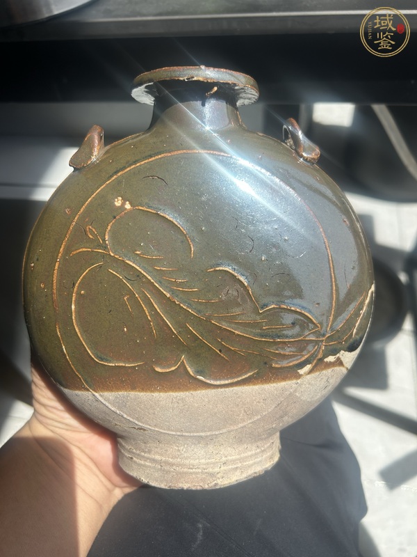 古玩陶瓷耀州窯紫金釉樹(shù)葉紋穿帶扁壺真品鑒賞圖