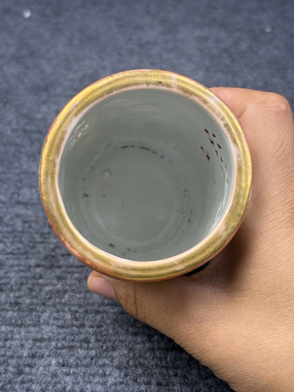 古玩陶瓷廣彩摟空人物故事紋筆筒拍賣，當(dāng)前價格2888元