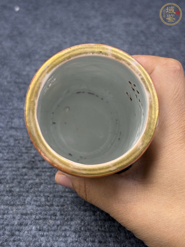 古玩陶瓷廣彩摟空人物故事紋筆筒真品鑒賞圖