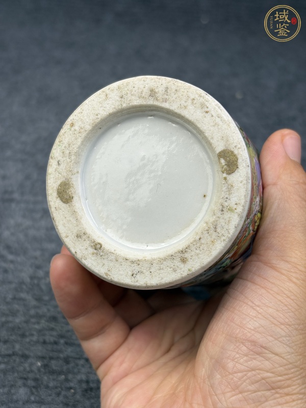 古玩陶瓷廣彩摟空人物故事紋筆筒真品鑒賞圖