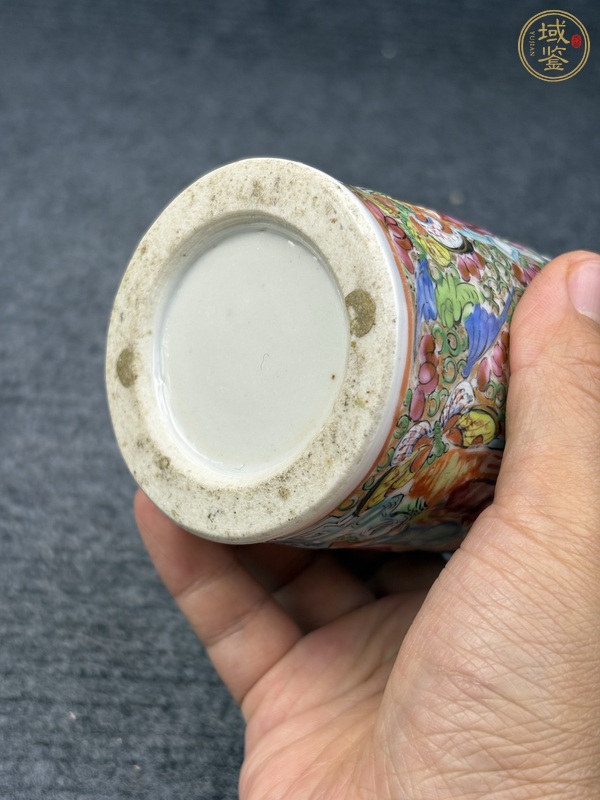 古玩陶瓷廣彩摟空人物故事紋筆筒真品鑒賞圖