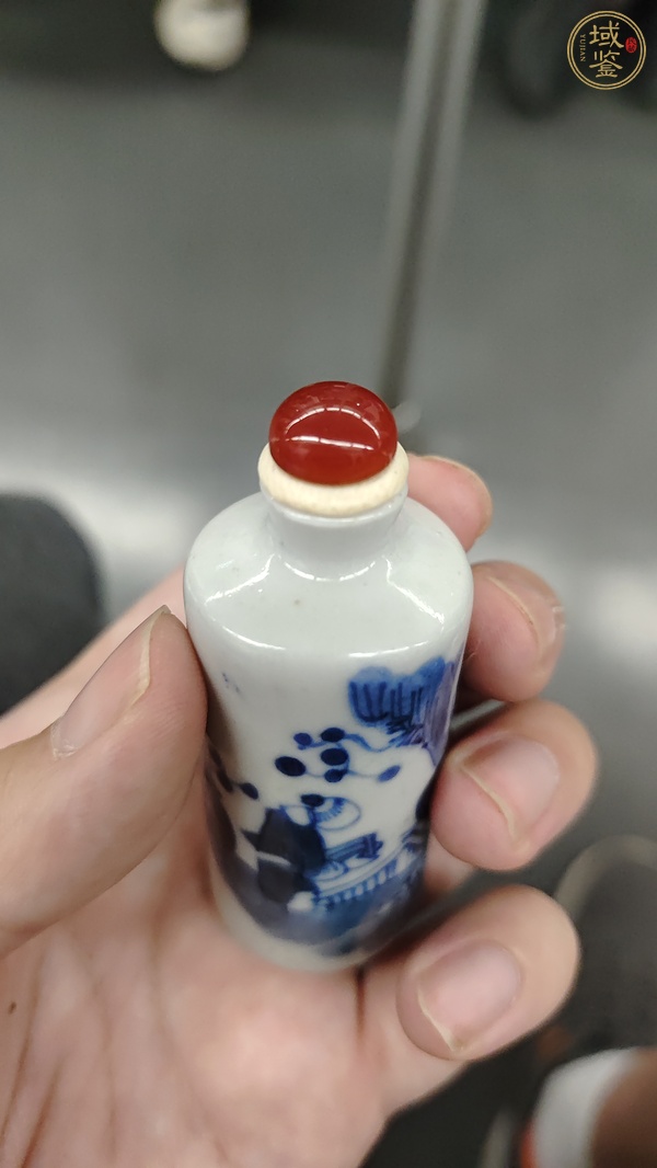 古玩陶瓷攜琴訪友人物紋青花鼻煙壺真品鑒賞圖