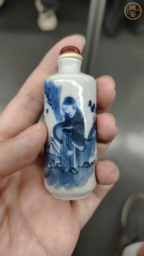 古玩陶瓷攜琴訪友人物紋青花鼻煙壺真品鑒賞圖