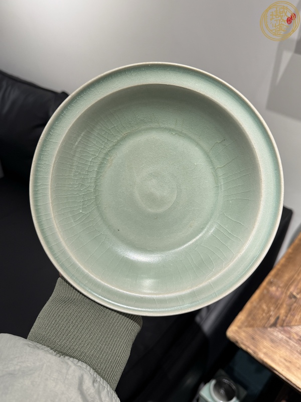 古玩陶瓷元代初期龍泉折沿盤真品鑒賞圖