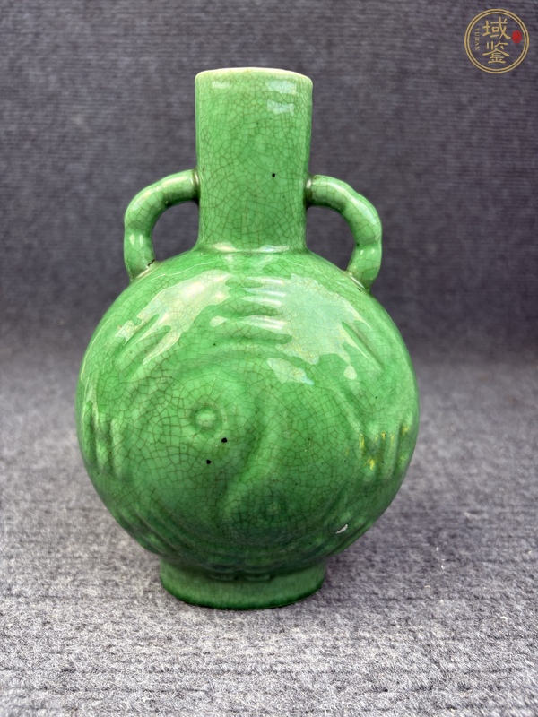 古玩陶瓷綠哥釉暗刻八卦紋雙耳抱月瓶真品鑒賞圖