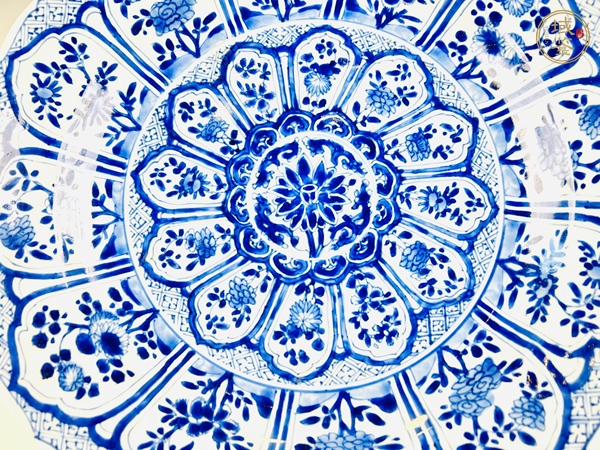 古玩清康熙·青花花卉開窗折沿盤真品鑒賞圖