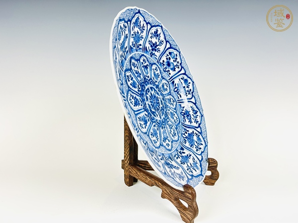 古玩陶瓷清康熙·青花花卉開窗折沿盤真品鑒賞圖