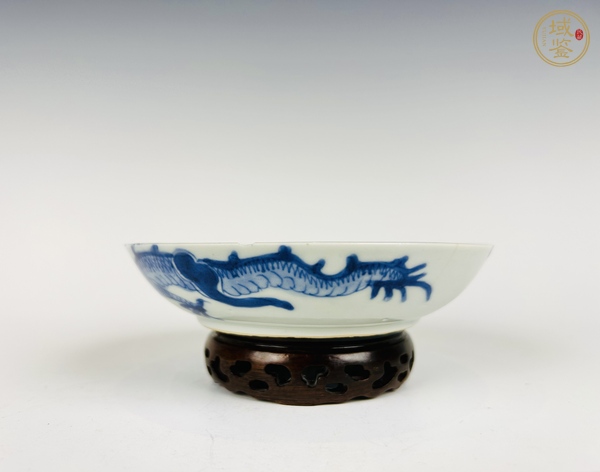 古玩陶瓷清乾隆·青花過墻龍紋盤真品鑒賞圖