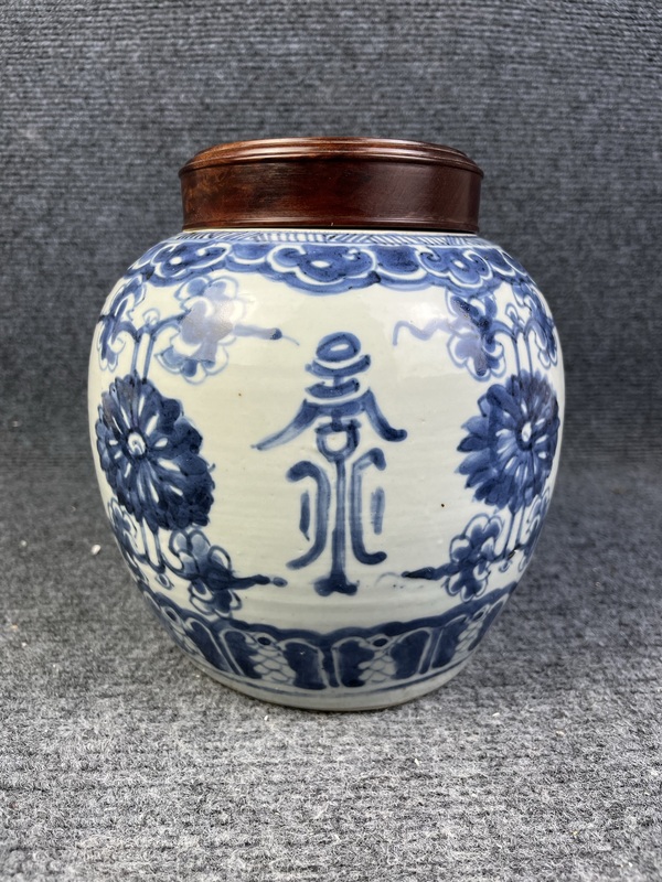 古玩陶瓷青花花肩壽蓋罐拍賣，當(dāng)前價格4588元