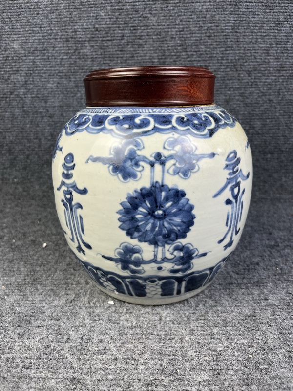 古玩陶瓷青花花肩壽蓋罐拍賣，當(dāng)前價格4588元