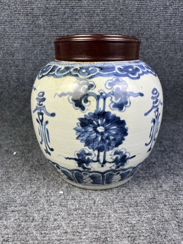 古玩陶瓷青花花肩壽蓋罐拍賣，當(dāng)前價格4588元