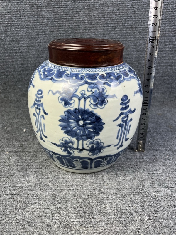 古玩陶瓷青花花肩壽蓋罐拍賣，當(dāng)前價格4588元