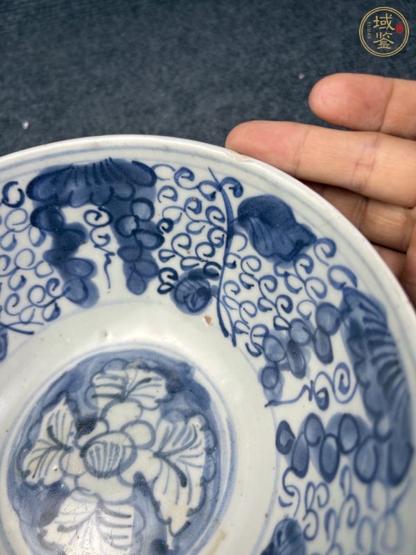 古玩陶瓷外青花松竹梅內葡萄紋大碗真品鑒賞圖
