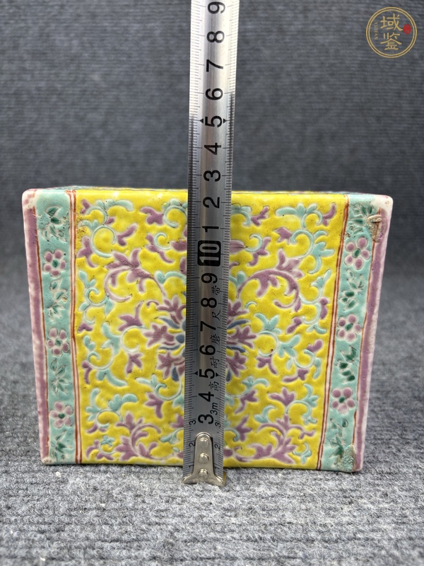 古玩陶瓷黃地粉彩纏枝寶相花書檔真品鑒賞圖