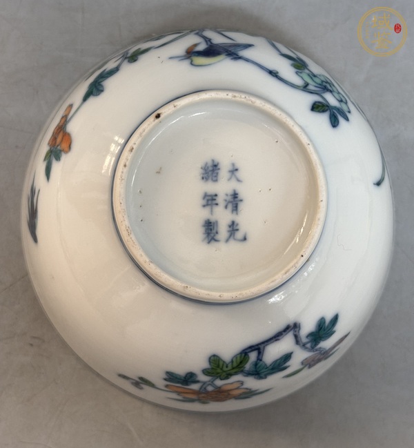 古玩陶瓷清代光緒斗彩花鳥紋碗真品鑒賞圖