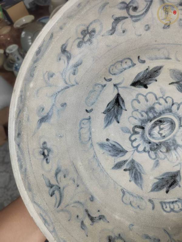 古玩陶瓷明早期安南窯花卉紋青花盤真品鑒賞圖