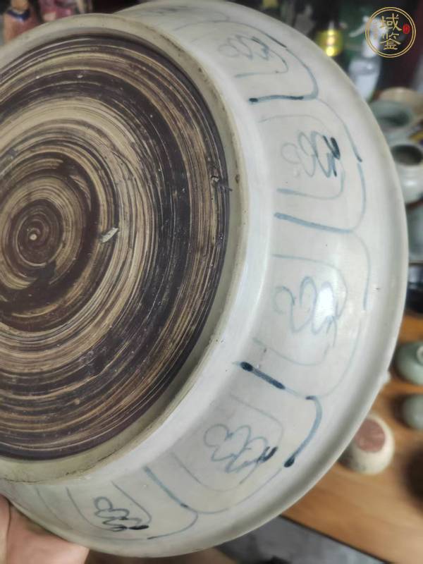 古玩陶瓷明早期安南窯花卉紋青花盤真品鑒賞圖