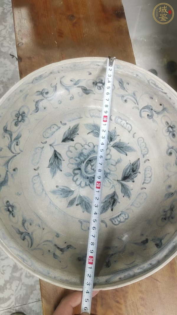 古玩陶瓷明早期安南窯花卉紋青花盤真品鑒賞圖