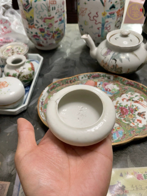 古玩陶瓷晚清白釉水盂真品鑒賞圖