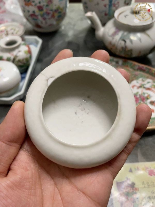 古玩陶瓷晚清白釉水盂真品鑒賞圖