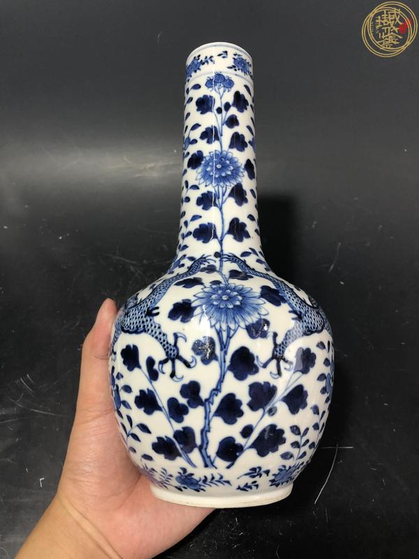 古玩陶瓷青花龍穿花紋長(zhǎng)頸瓶真品鑒賞圖