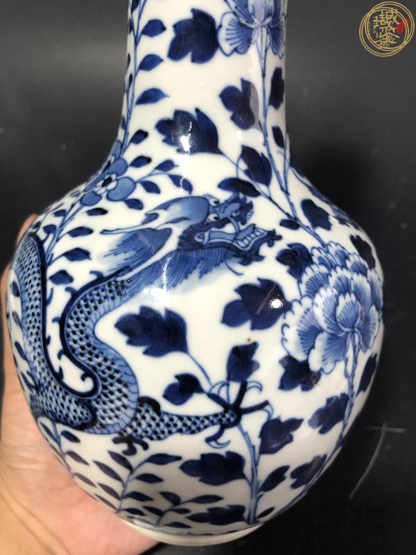 古玩陶瓷青花龍穿花紋長(zhǎng)頸瓶真品鑒賞圖