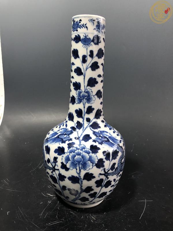 古玩陶瓷青花龍穿花紋長(zhǎng)頸瓶真品鑒賞圖