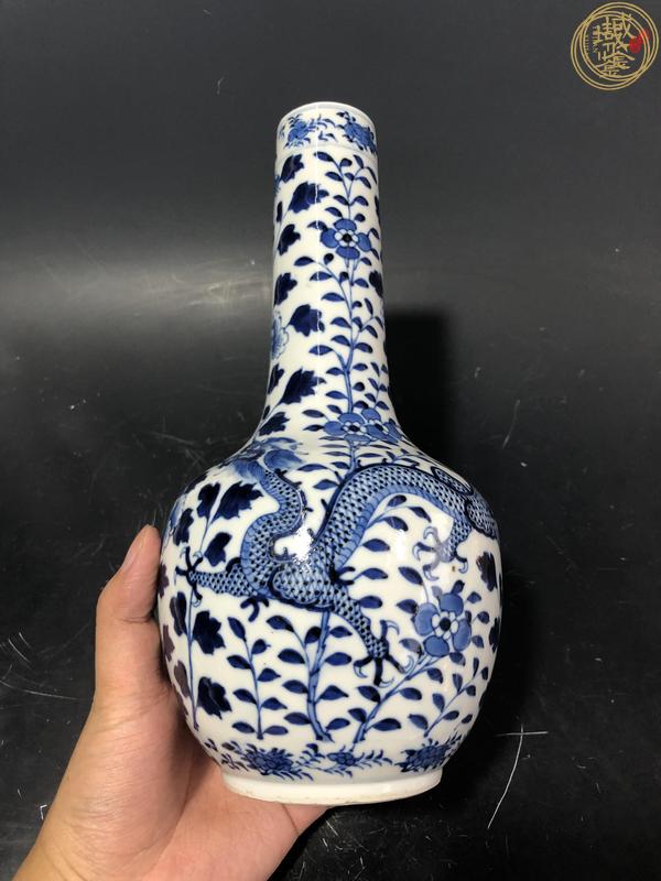 古玩陶瓷青花龍穿花紋長(zhǎng)頸瓶真品鑒賞圖