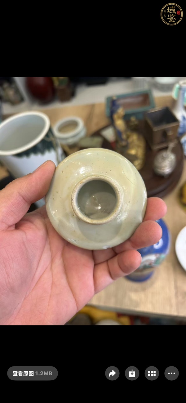 古玩陶瓷清晚期 藍(lán)釉描金開窗五彩刀馬人物紋瓶真品鑒賞圖