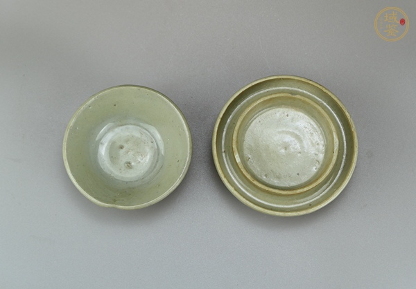 古玩陶瓷龍泉青瓷杯和托真品鑒賞圖