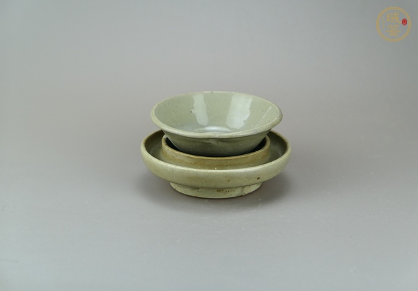 古玩陶瓷龍泉青瓷杯和托真品鑒賞圖