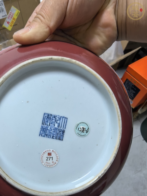 古玩陶瓷乾隆祭紅釉盤真品鑒賞圖