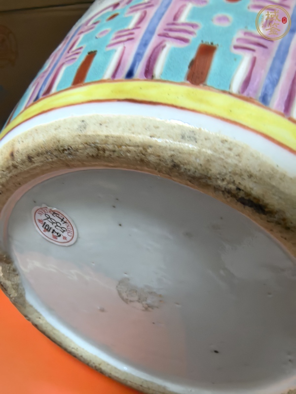古玩陶瓷博古圖粉彩瓶真品鑒賞圖
