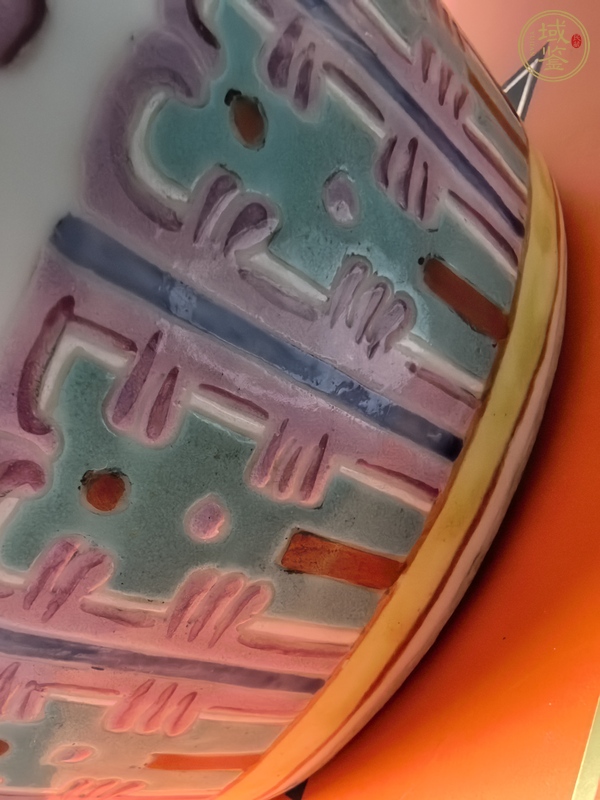 古玩陶瓷博古圖粉彩瓶真品鑒賞圖