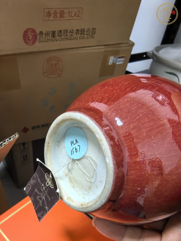 古玩陶瓷紅釉天球瓶真品鑒賞圖
