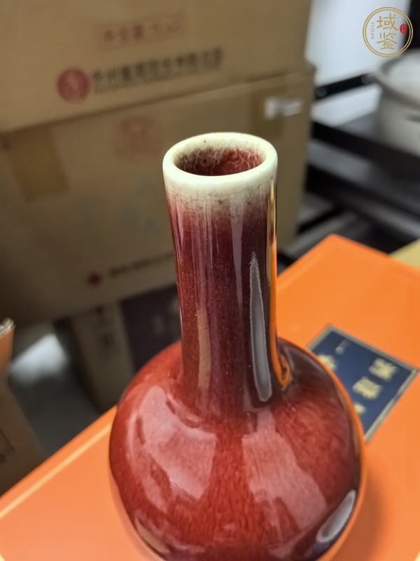 古玩陶瓷紅釉天球瓶真品鑒賞圖