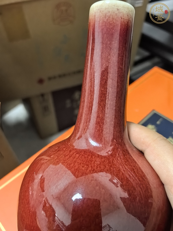 古玩陶瓷紅釉天球瓶真品鑒賞圖