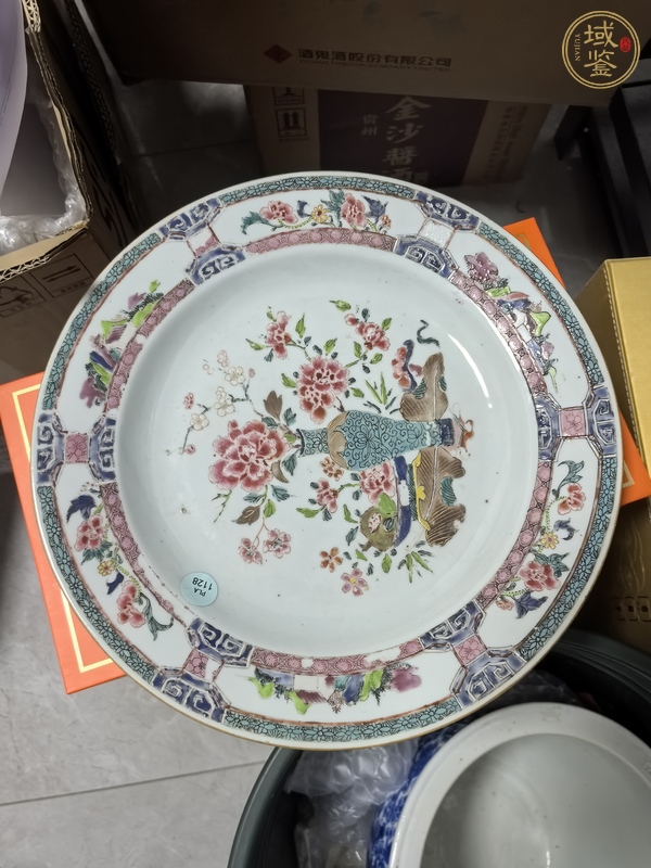 古玩陶瓷花卉紋粉彩盤真品鑒賞圖