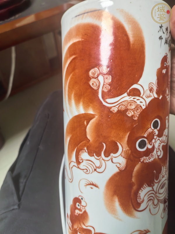 古玩礬紅彩太獅少保紋帽筒真品鑒賞圖