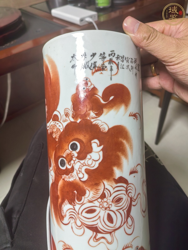 古玩陶瓷礬紅彩太獅少保紋帽筒真品鑒賞圖
