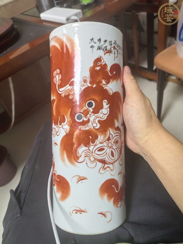 古玩陶瓷礬紅彩太獅少保紋帽筒真品鑒賞圖
