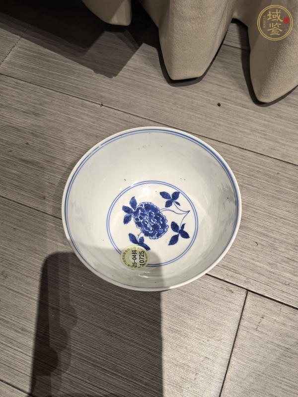 古玩陶瓷青花纏枝花卉紋碗真品鑒賞圖
