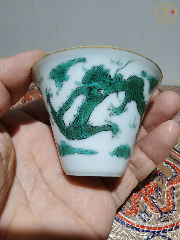 古玩陶瓷粉彩綠龍紋杯真品鑒賞圖