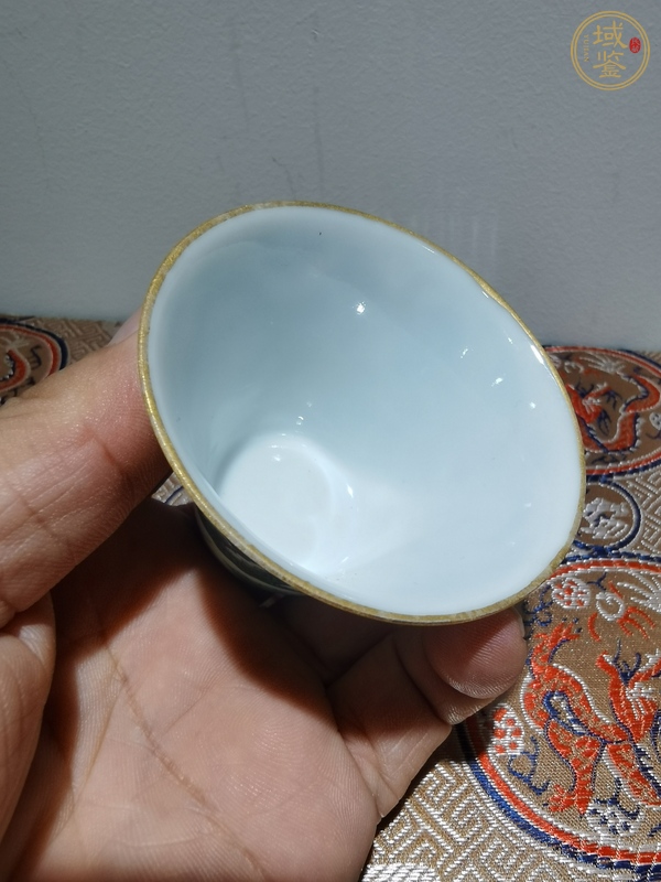古玩陶瓷粉彩綠龍紋杯真品鑒賞圖