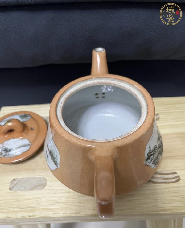 古玩陶瓷色地開光粉彩壺真品鑒賞圖