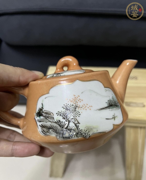 古玩陶瓷色地開光粉彩壺真品鑒賞圖