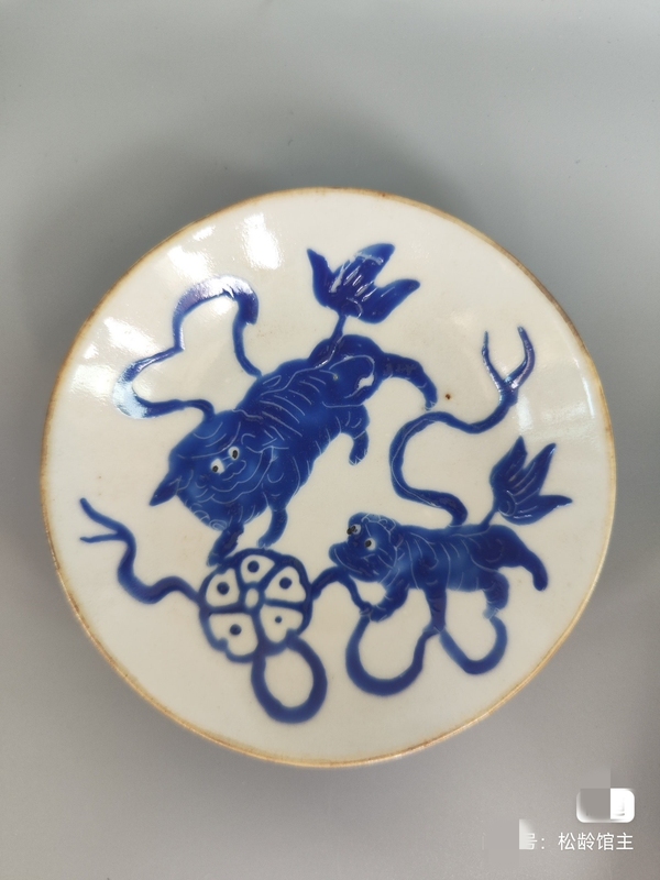 古玩轉(zhuǎn)賣清中期藍料彩獅子滾繡球紋花口盤拍賣，當(dāng)前價格400元