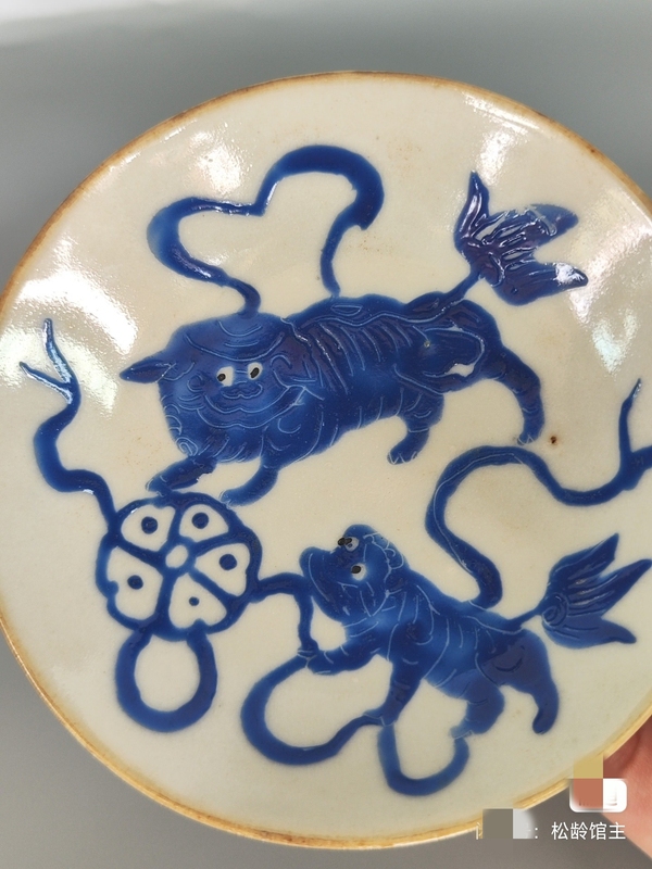 古玩陶瓷清中期藍料彩獅子滾繡球紋花口盤拍賣，當前價格1200元