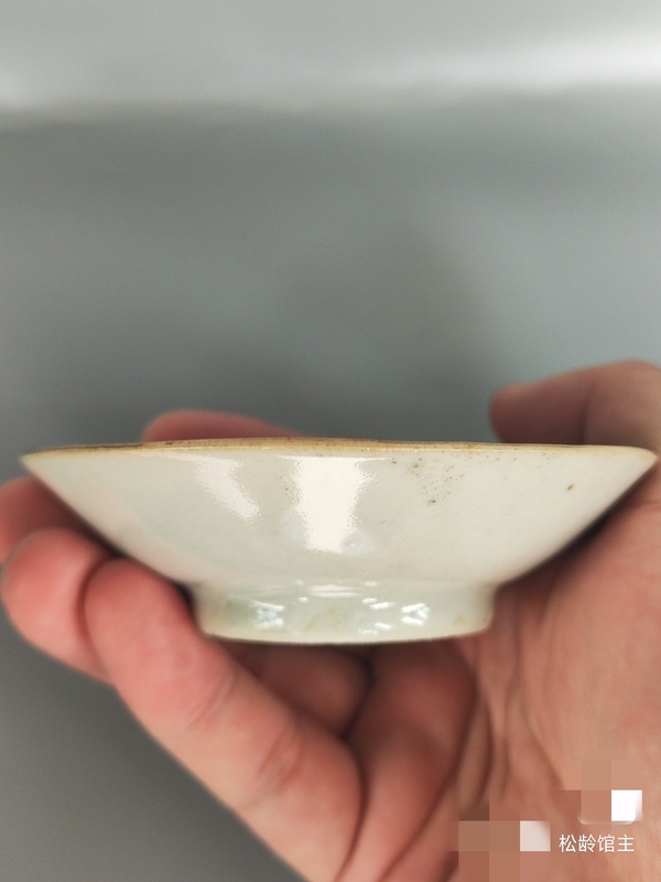 古玩陶瓷清中期藍料彩獅子滾繡球紋花口盤拍賣，當前價格1200元